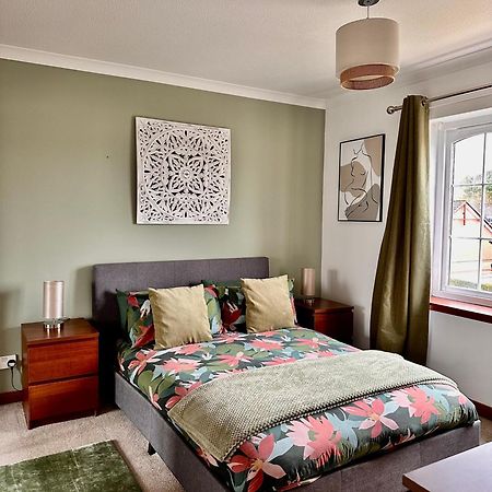 Apartment With Parking, Close To The Raigmore Hospital Інвернесс Екстер'єр фото