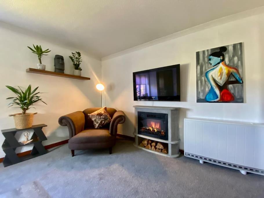 Apartment With Parking, Close To The Raigmore Hospital Інвернесс Екстер'єр фото