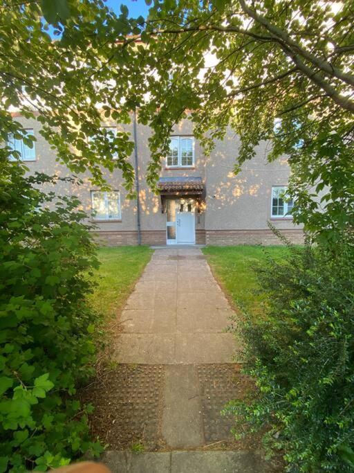 Apartment With Parking, Close To The Raigmore Hospital Інвернесс Екстер'єр фото