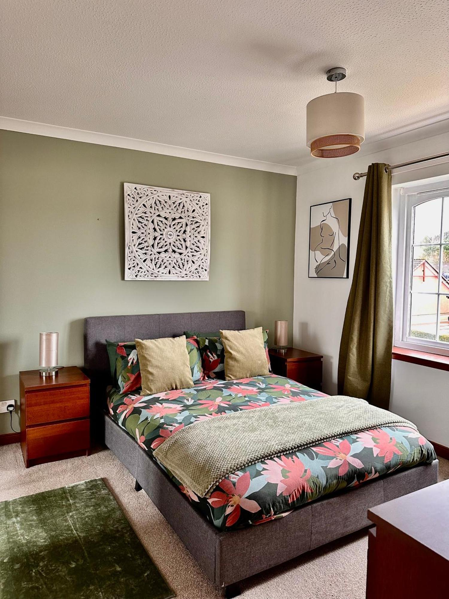 Apartment With Parking, Close To The Raigmore Hospital Інвернесс Екстер'єр фото