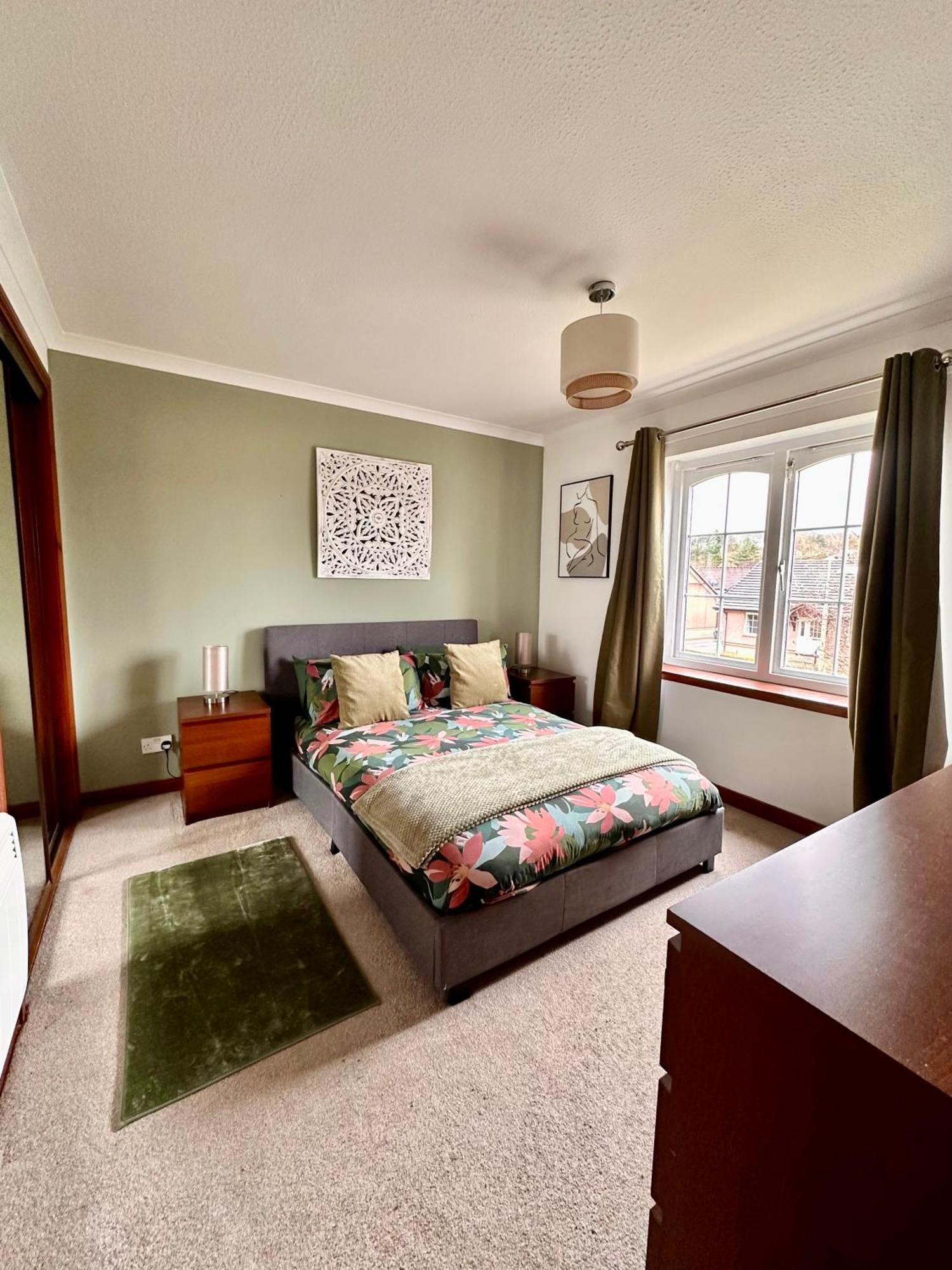 Apartment With Parking, Close To The Raigmore Hospital Інвернесс Екстер'єр фото